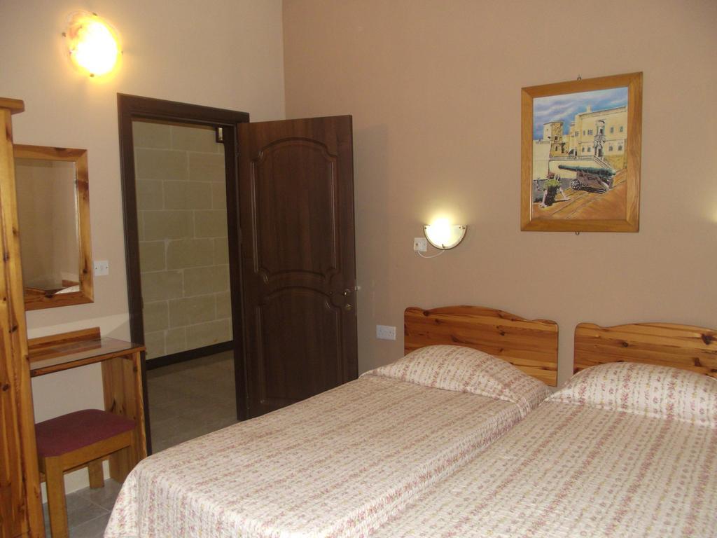 Sunset Seaview Accommodation Marsalforn Exterior photo