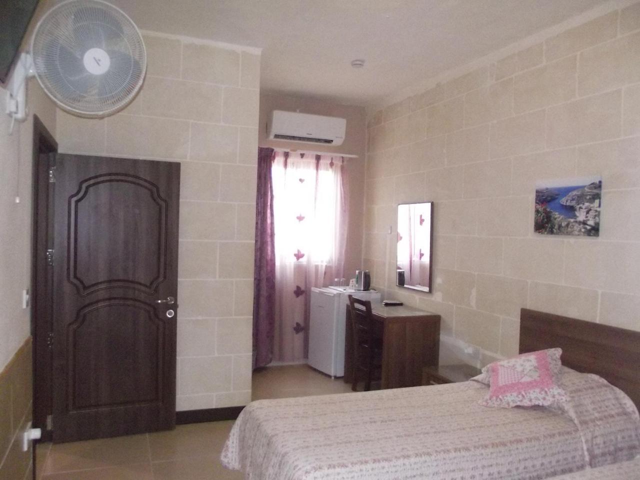 Sunset Seaview Accommodation Marsalforn Exterior photo