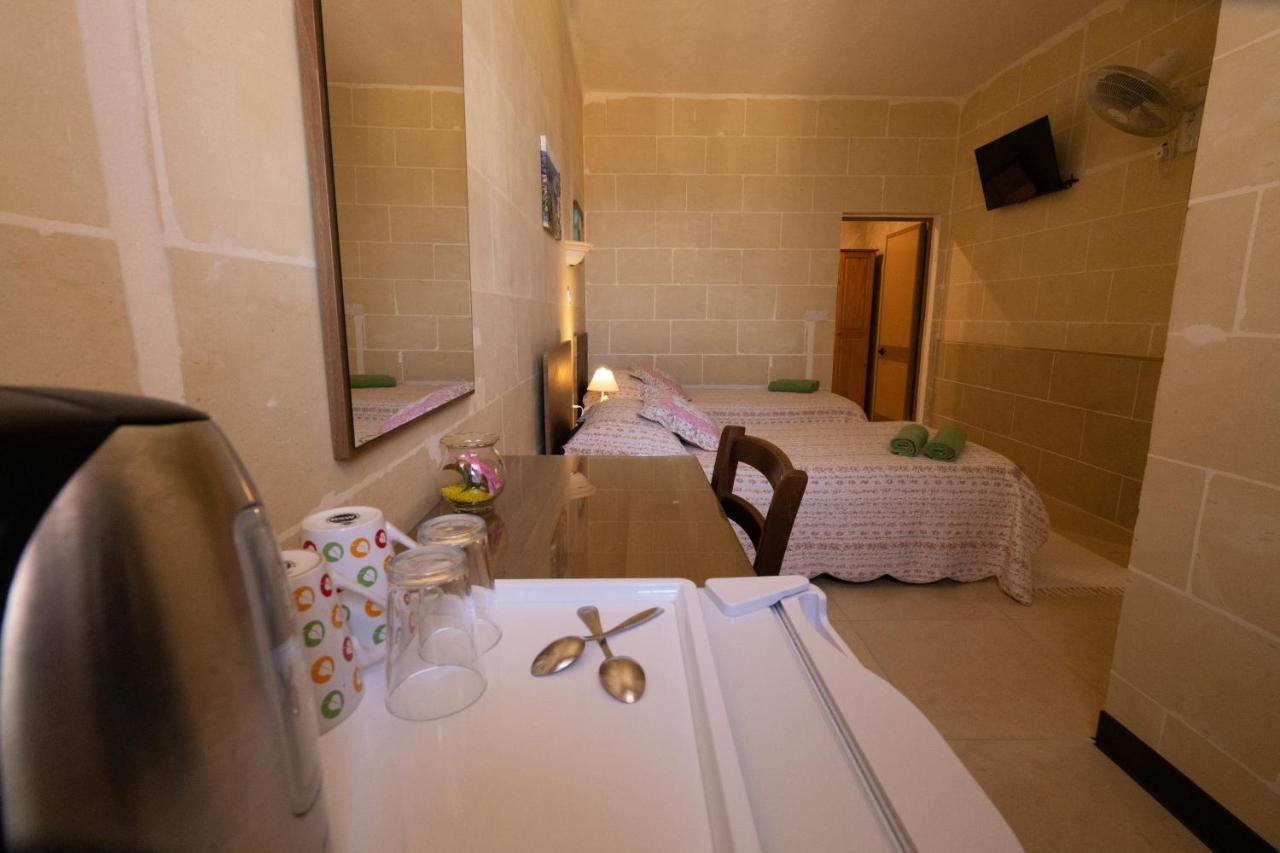 Sunset Seaview Accommodation Marsalforn Exterior photo